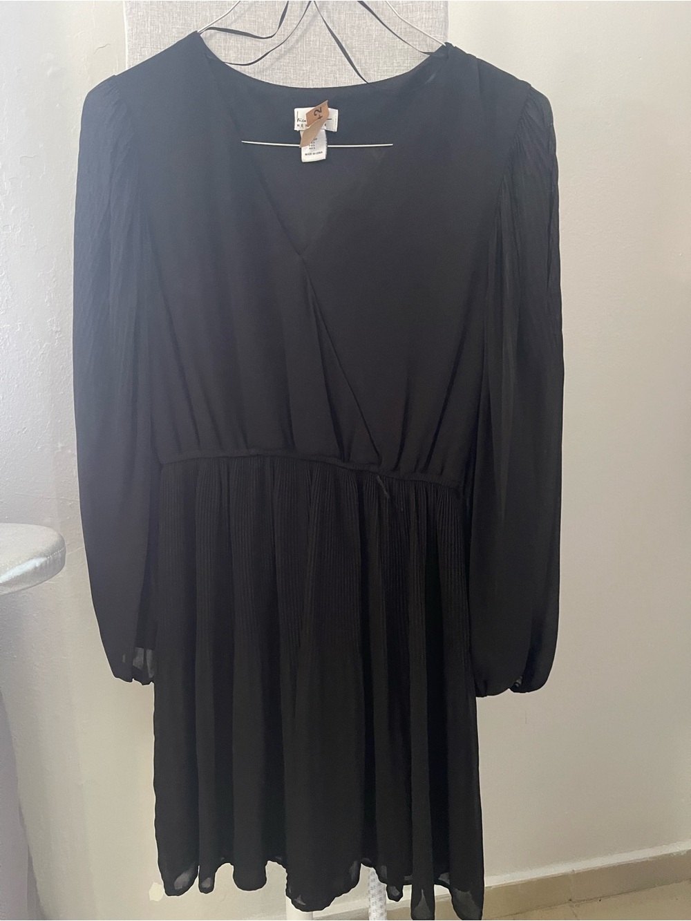 Black Long-Sleeve V-Neck Pleated Women’s Dress
